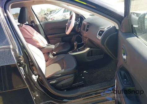 2019 Jeep Compass Latitude 4X4 из США, поврежденный, VIN 3C4NJDBB6KT792301